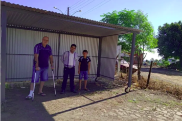 Nova parada de ônibus no bairro Esperança