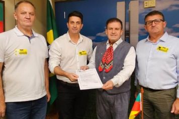 LIDERANÇAS DE MIRAGUAI REIVINDICAM RECURSOS EM BRASÍLIA  PARLAMENTARES DO PDT INDICAM EMENDAS PARA O MUNICÍPIO