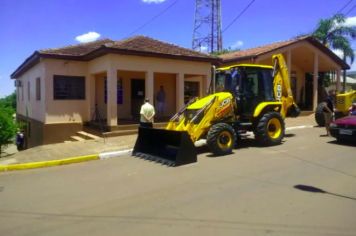 Administração Municipal adquire retro escavadeira nova