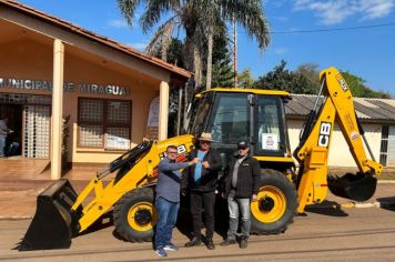 MIRAGUAÍ ADQUIRE RETROESCAVADEIRA COM RECURSOS PRÓPRIOS