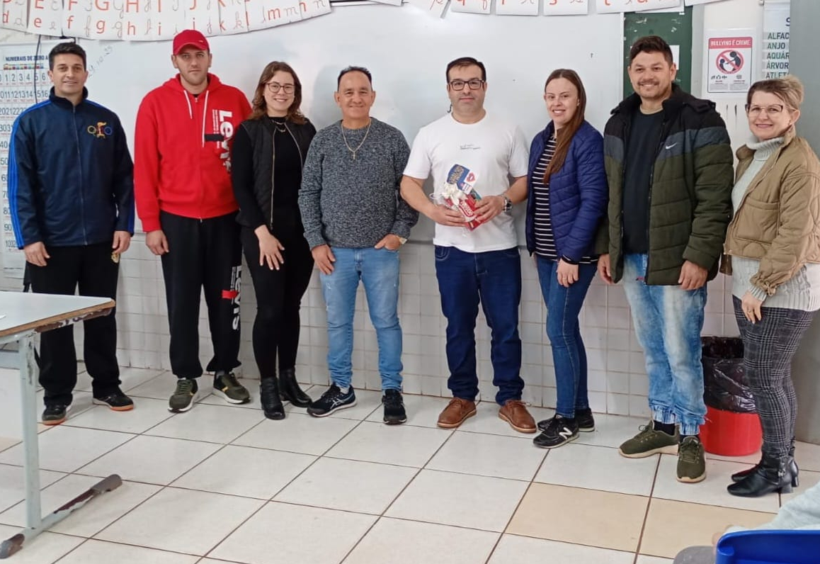PALESTRA SOBRE ADOLESCÊNCIA E SEXUALIDADE ORIENTA JOVENS NA ESCOLA LENIRA DE MOURA LUTZ