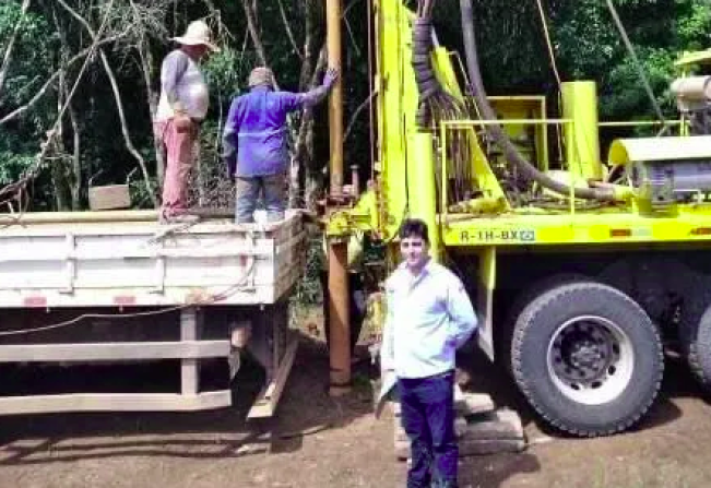 Iniciam perfurações de poços artesianos em Miraguaí