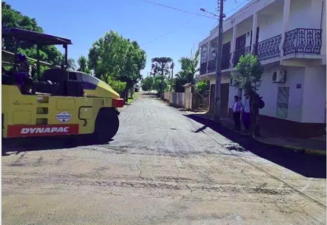 Mais uma rua pavimentada na cidade de Miraguaí